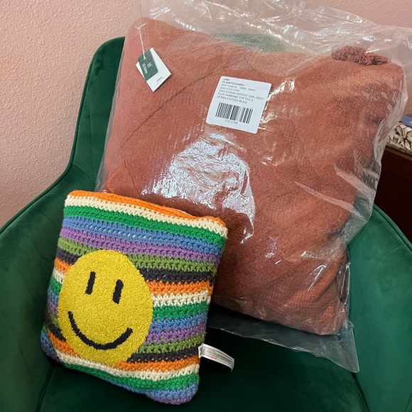 Diamond Tuff Throw Pillow UO - Picture 4 of 4